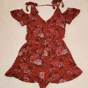 American Eagle M Rust Red Floral Cold Shoulder Romper